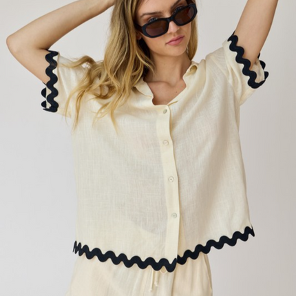 "Lia" SS Wave Hem Top