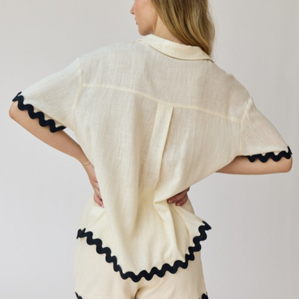 "Lia" SS Wave Hem Top