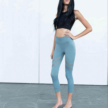 Active Vented Mesh Design Capri Fitness Leggings