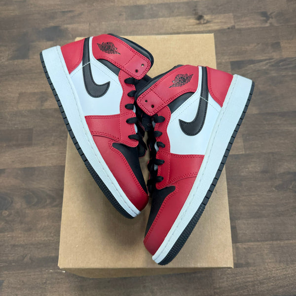 (GS) Chicago Black Toe Jordan 1 Mid (USED, NO BOX)