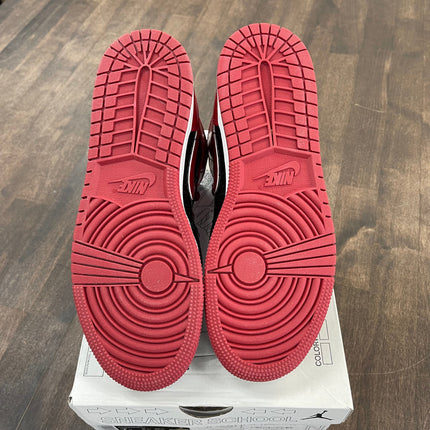 (GS) Bred Text Jordan 1 Mid (USED)