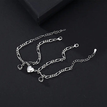 "Couple Bracelet with Simple Projection in 100 Languages"
